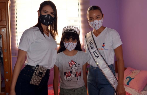 Miss Peru Yely Rivera, Smile Train patient Estephany, and Miss USA Elle Smith