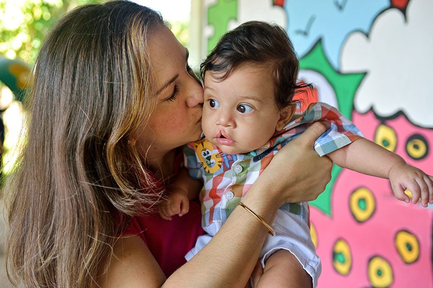 Bruna e seu primeiro filho Nicolas