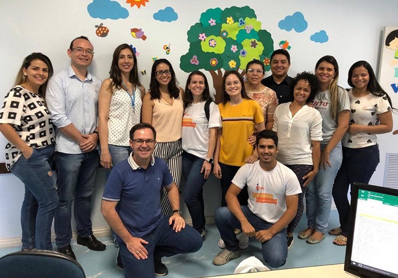 Camila Beni com a equipe da Smile Train Brasil