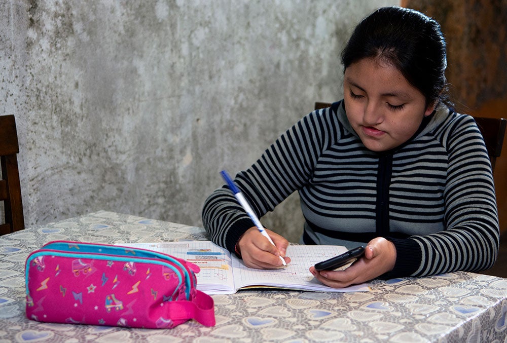 Com o tratamento de fissura, Chiara pode se concentrar mais nos trabalhos escolares