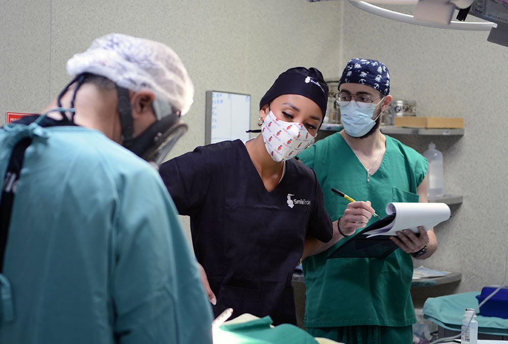 Elle Smith watching a Smile Train-sponsored cleft surgery