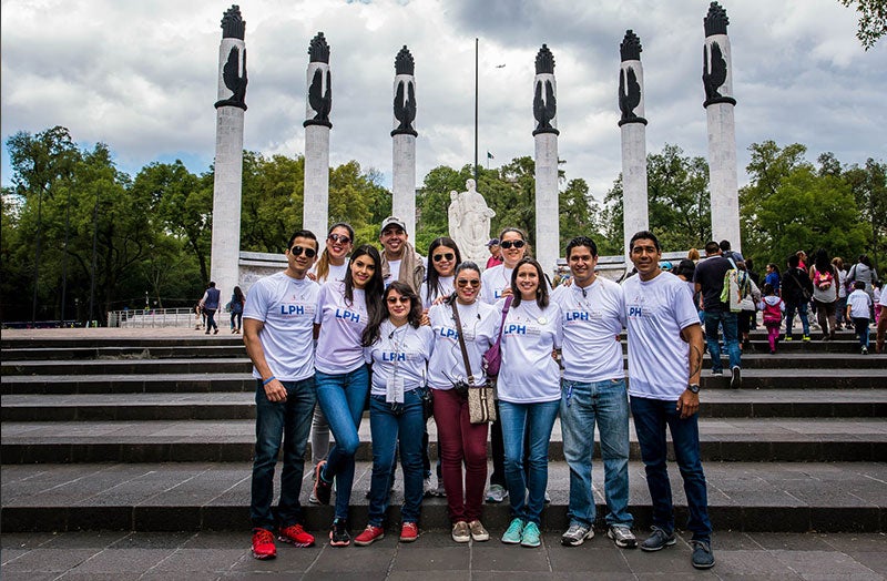 Karla com equipe de trem do sorriso