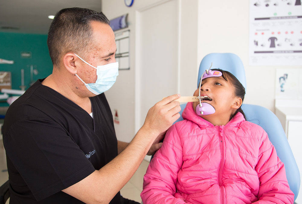 Kendra visits Dr Varela with specialized orthodontic mask