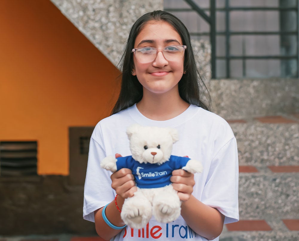 Valery hoje, sorrindo com confiança