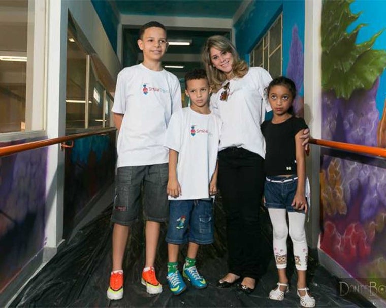 Mariana Cysne smiling with patients